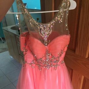 Short formal dress, coral.